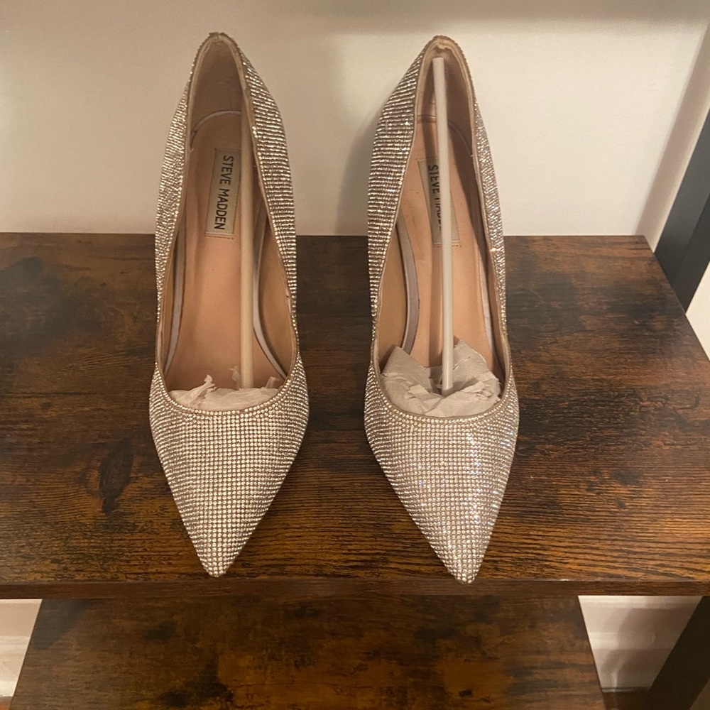 Pumps - Picture 2 of 6